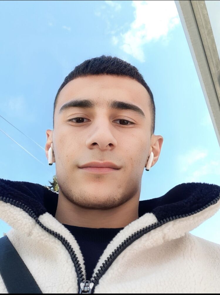  46760808  , 22 ,    