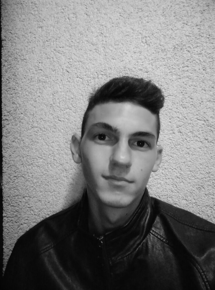  24180468  , 22 ,    