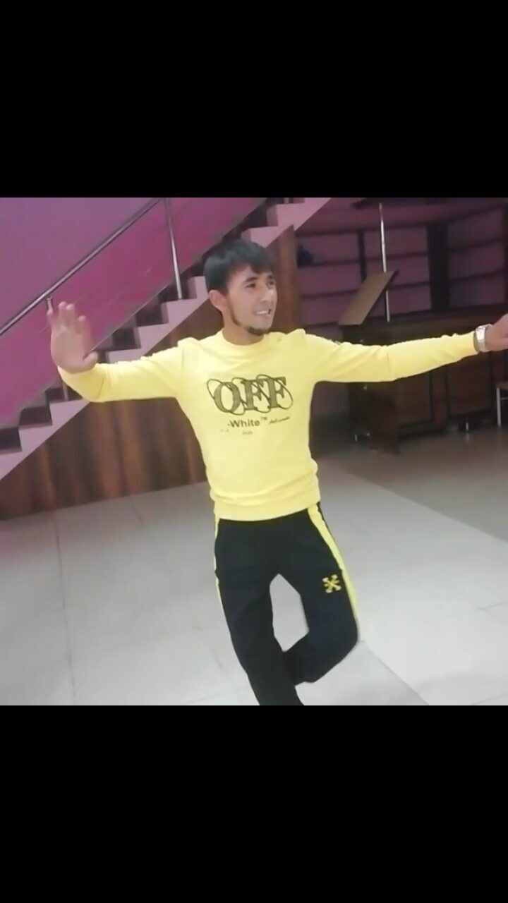  23572888  Ikram, 40 ,    