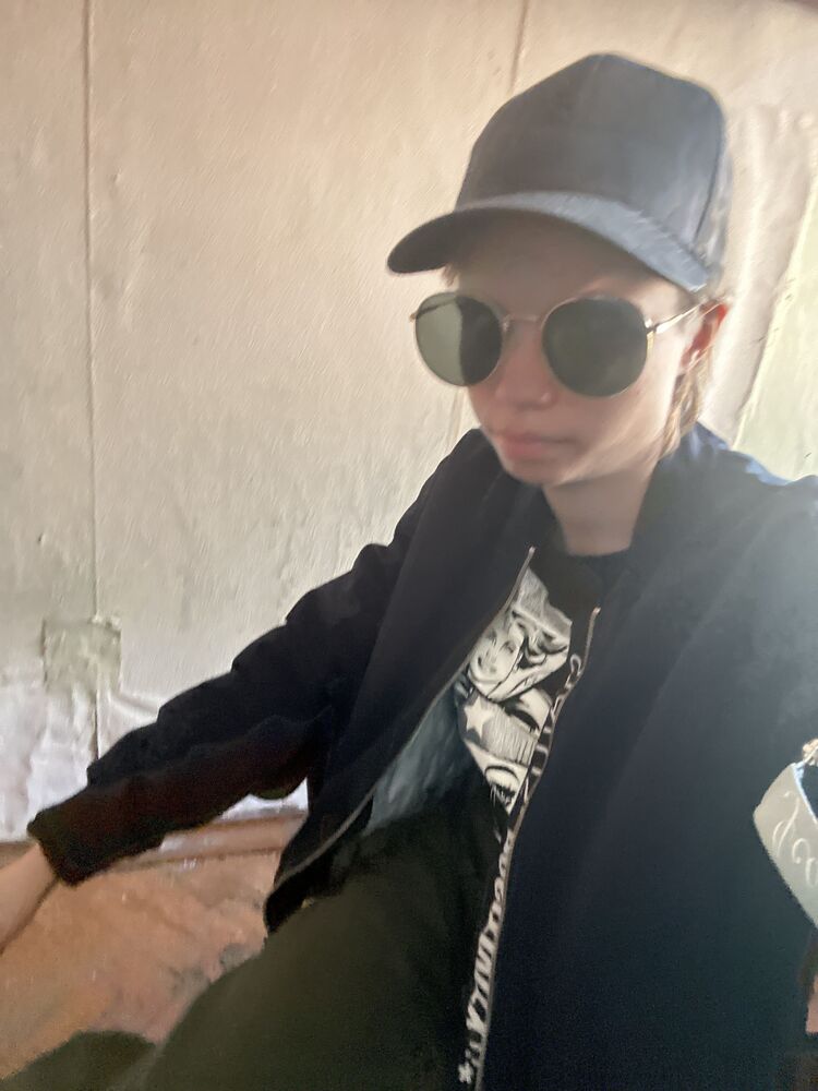  38056828  , 23 ,    -