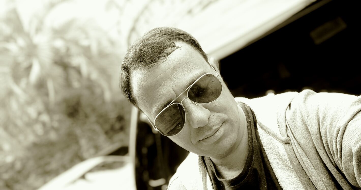  26700738  Robert, 42 ,    