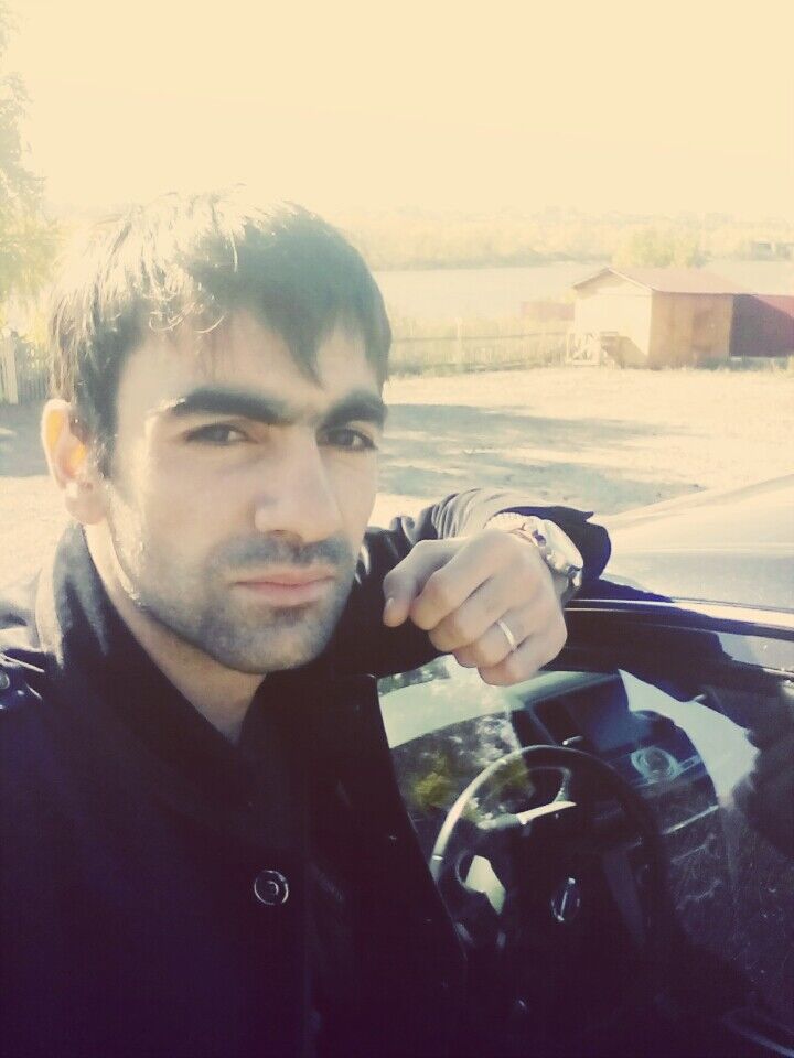  ,   Artur, 34 ,  