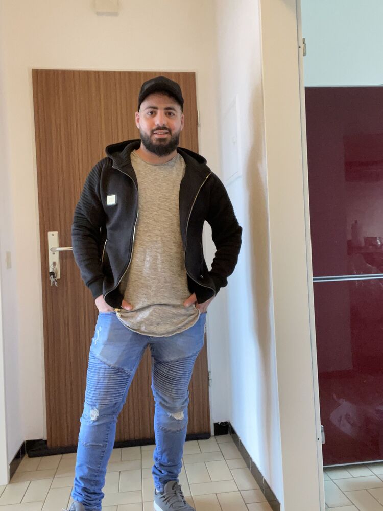  31832458  AbdulAziz, 31 ,    