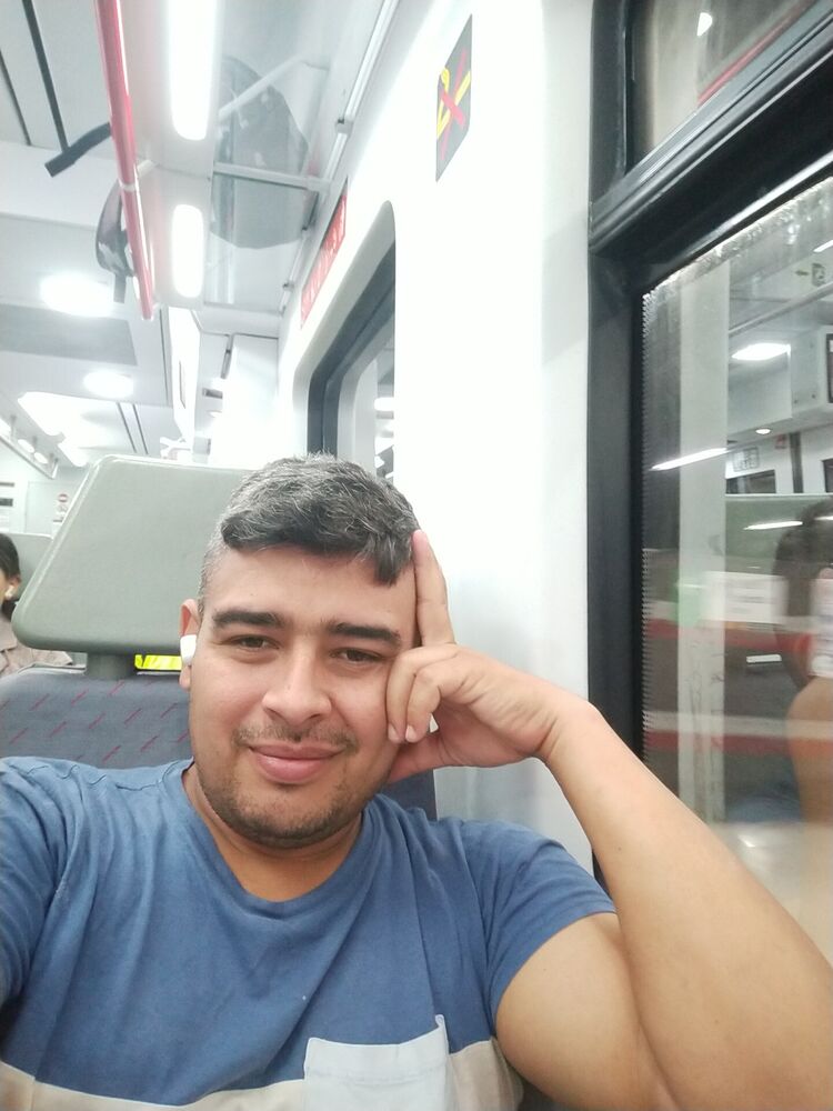 47361618  Donny lozano, 33 ,    Barcelona