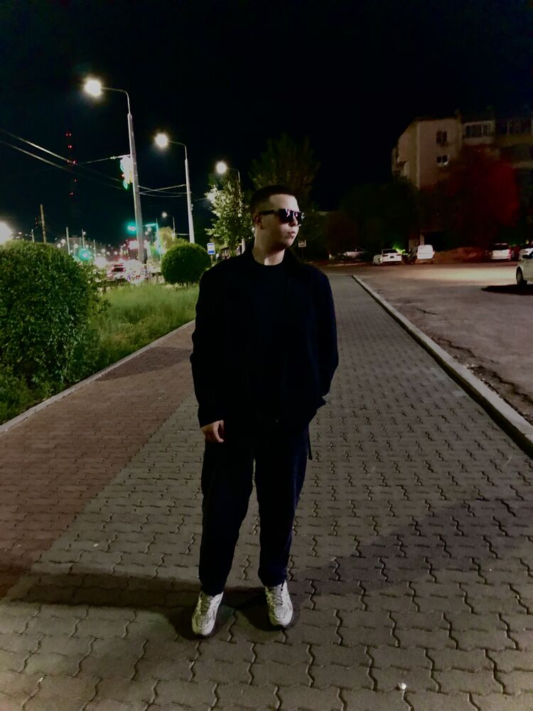  52383258  , 19 ,    -