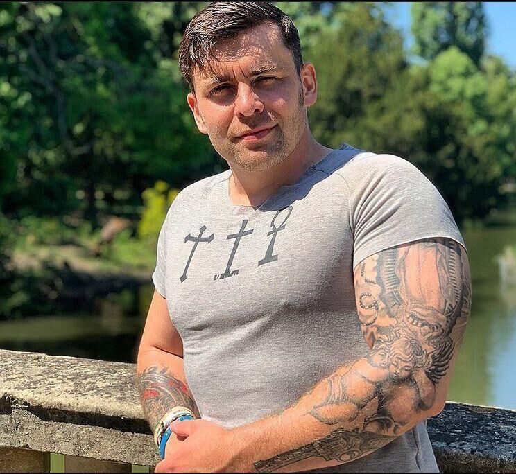  ,   MichaelChris, 42 ,   ,   