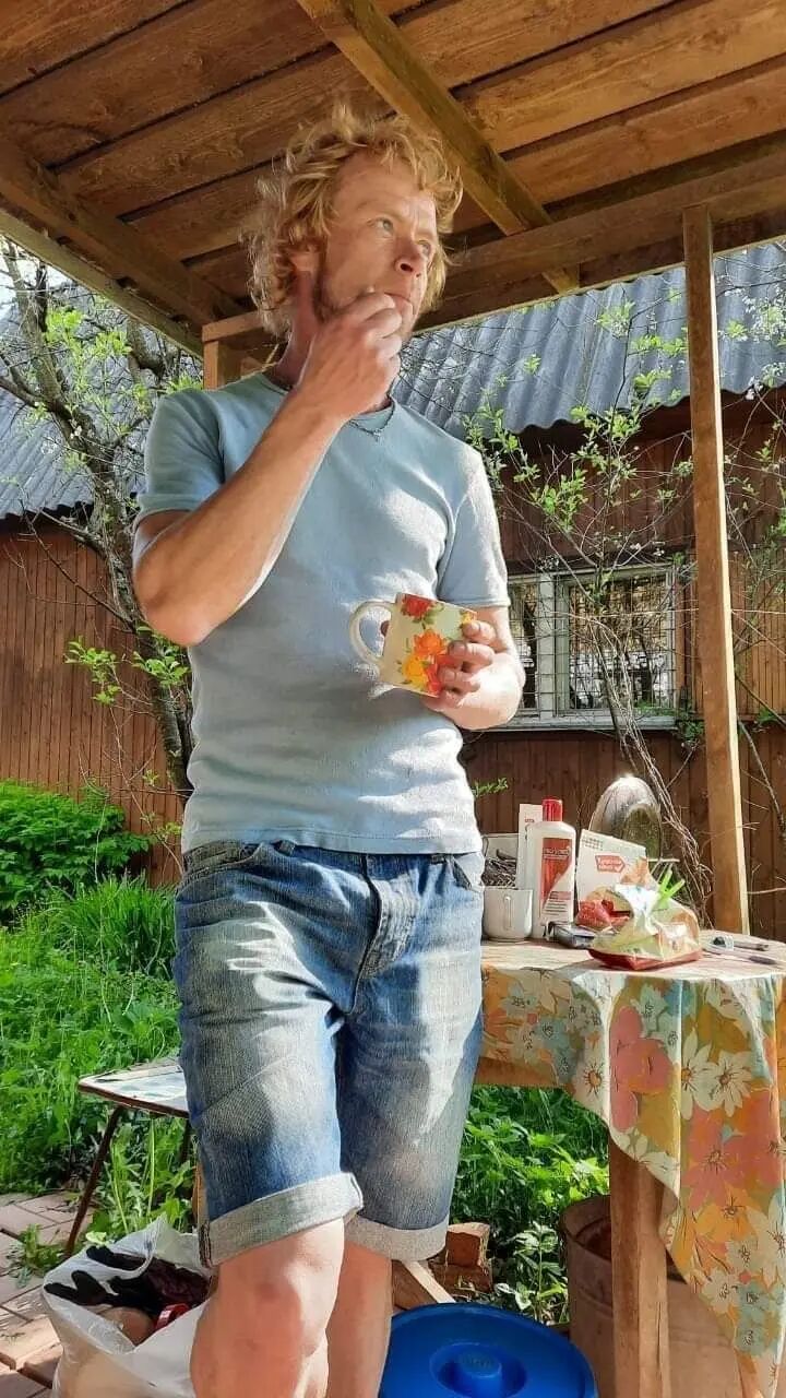  42902348  , 37 ,    