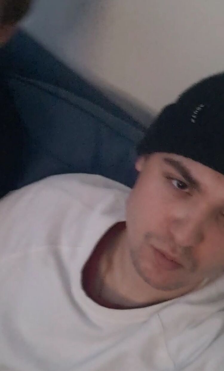  23786588  Kristian, 23 ,    