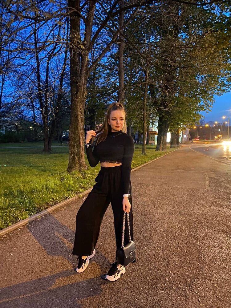  46766528  Dasha, 24 ,    