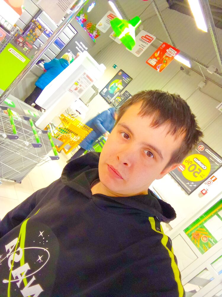  54674678  Roman, 23 ,    