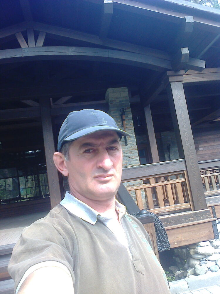  53967728  Artak, 45 ,    