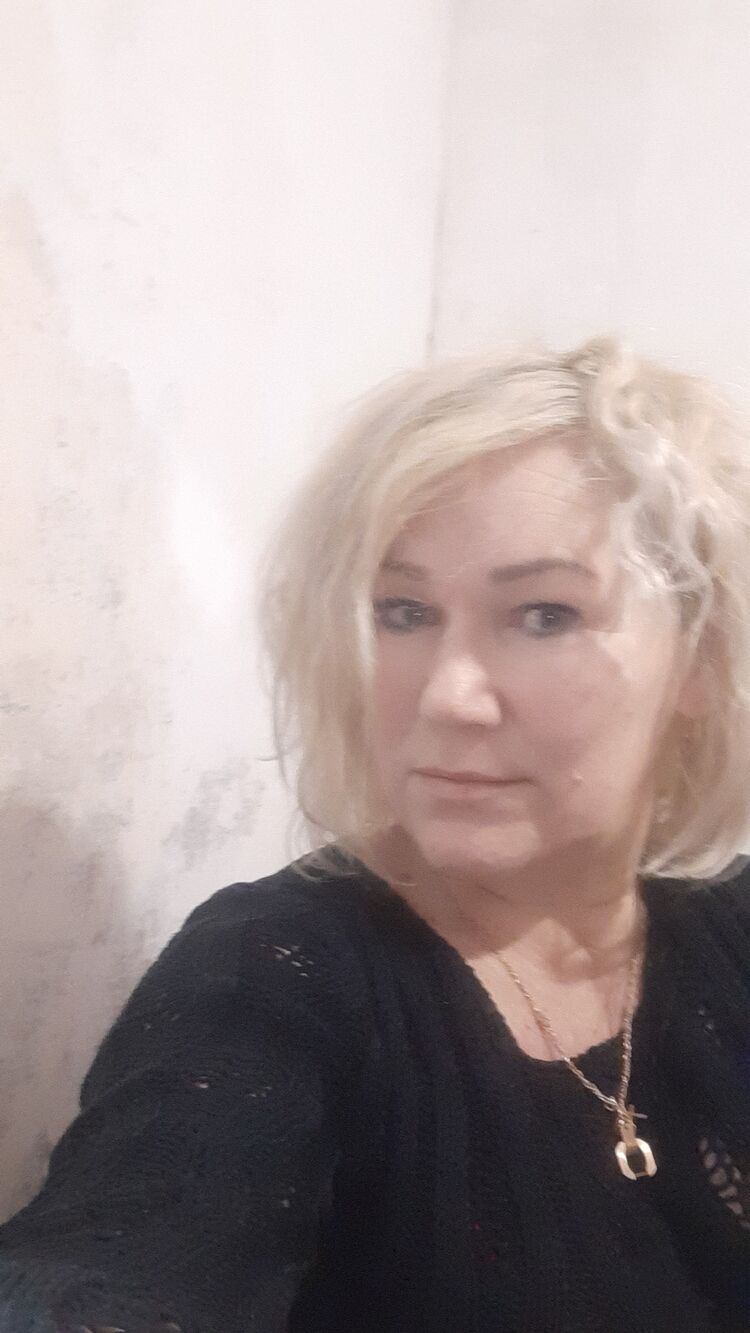  32883748  Elena, 52 ,    
