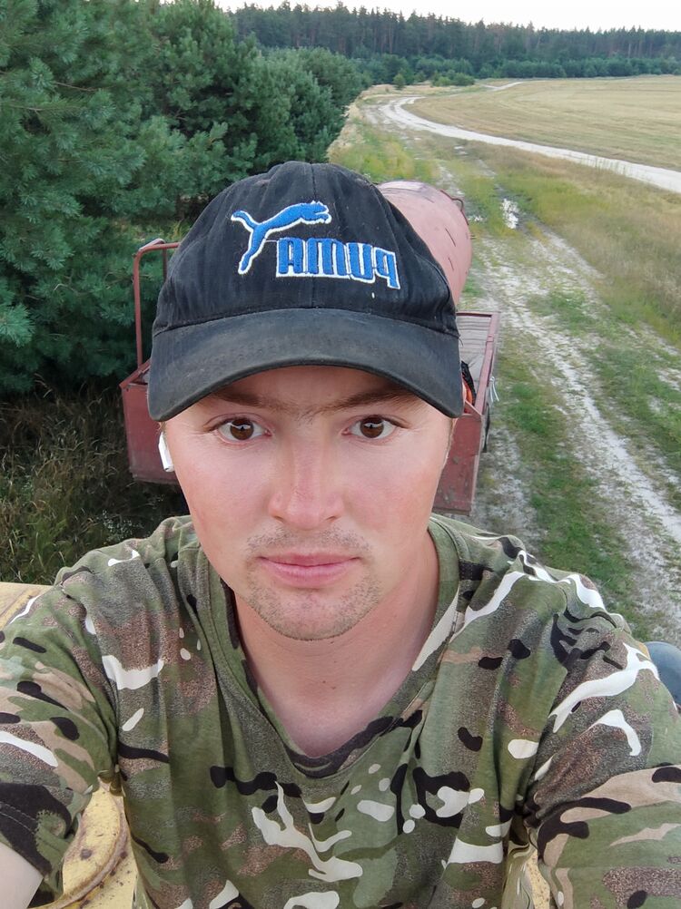 ,   Viktor, 28 ,   , 