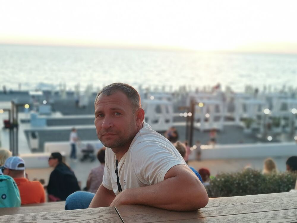  48190708  Pavel, 48 ,    