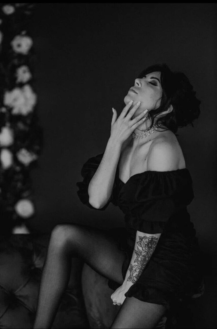  35402238  Kassandra, 29 ,    