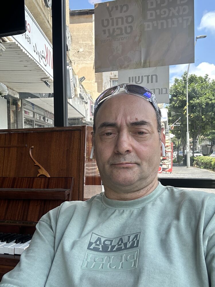  53336228  Eduard, 53 ,    