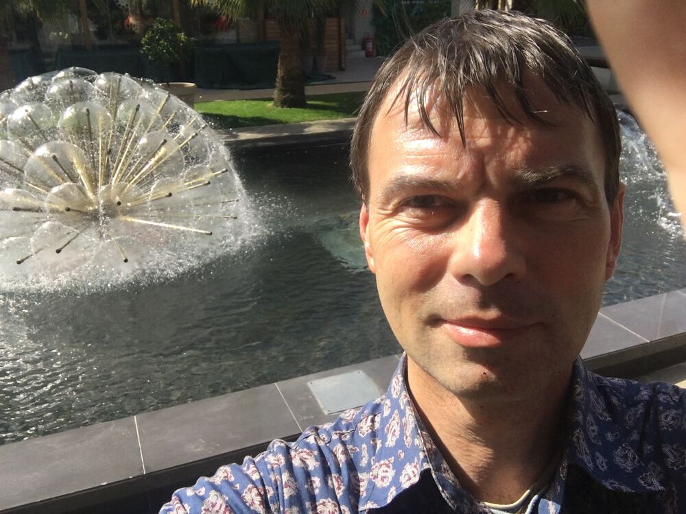  53987198  Makcim, 35 ,    