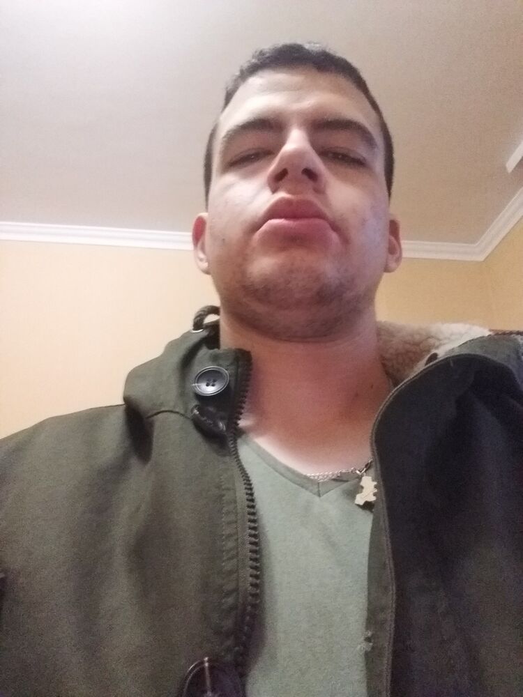  17821428  Viktor, 25 ,    