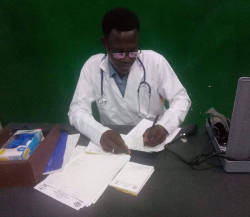  29738398  Adam, 29 ,    -