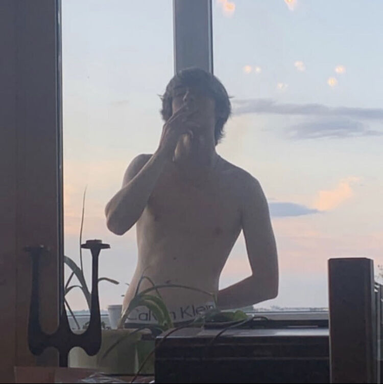  33036168  Stasik, 22 ,    