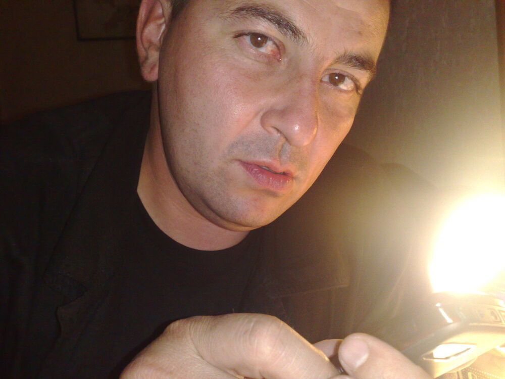  16906918  Davit, 45 ,    