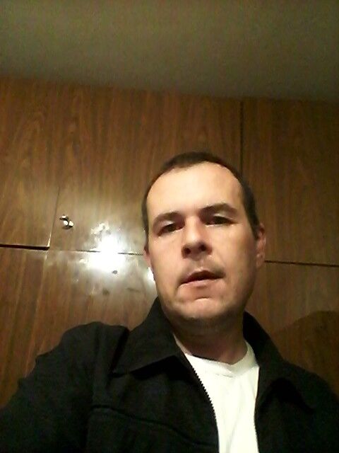  18256118  Vadim, 44 ,    