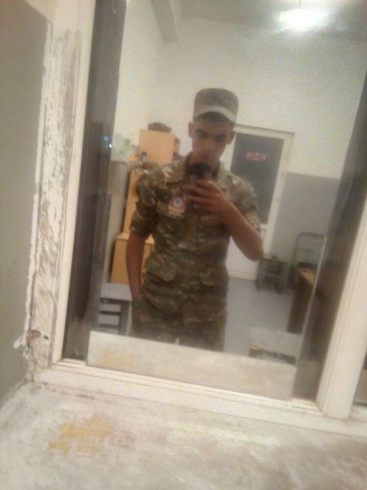  21205598  Rob, 32 ,    