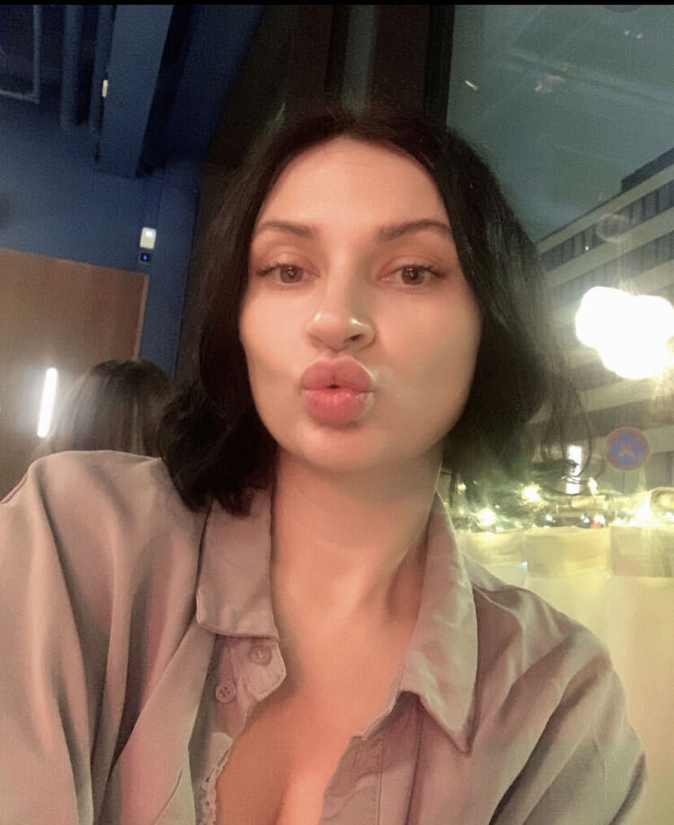  31360018  Elena, 36 ,    