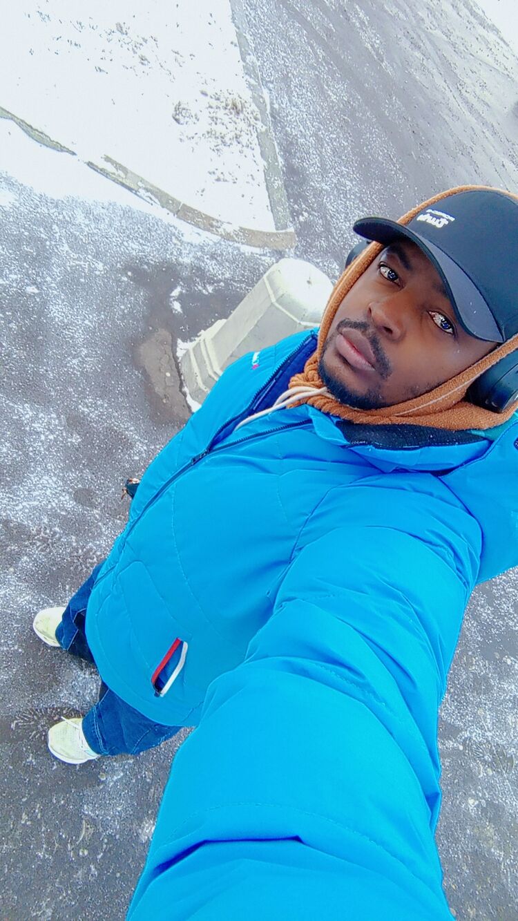  54823598  Dannick eba, 40 ,    