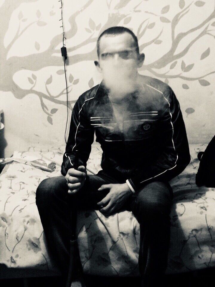  19503648  VIKTOR, 26 ,    