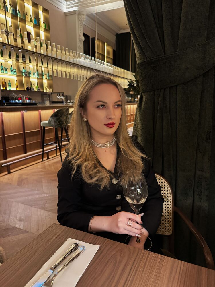  ,   Kamilla, 23 ,   ,   