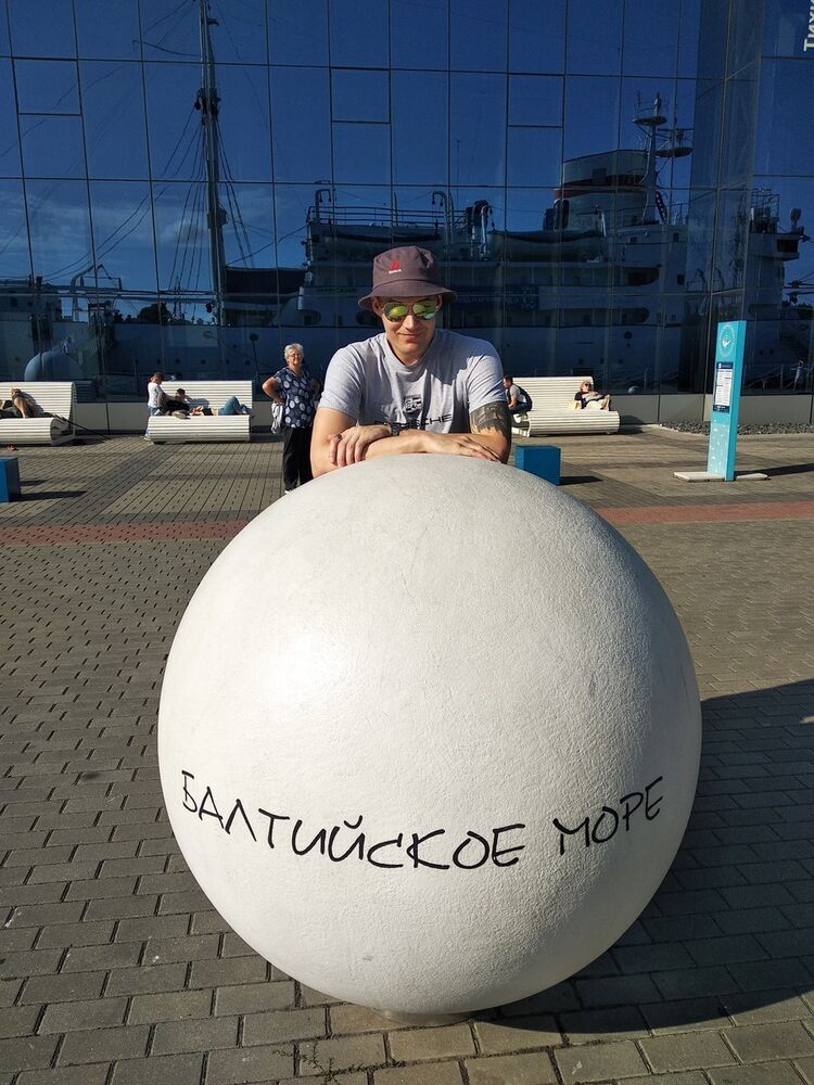  ,   Anatolyi, 37 ,   c 