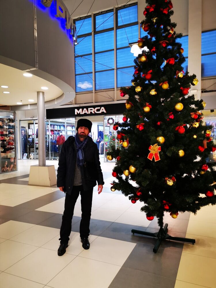  22098068  , 49 ,    -