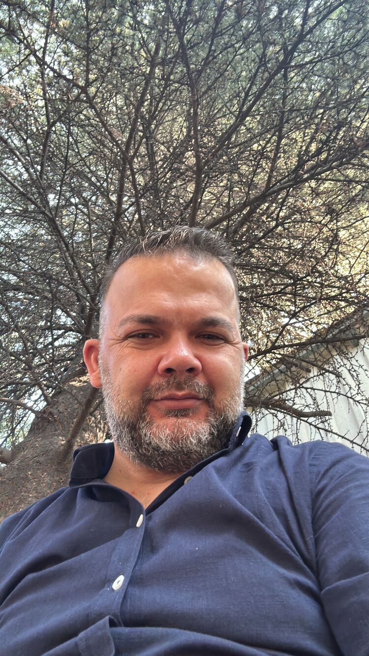  46677708  Yasin, 40 ,    