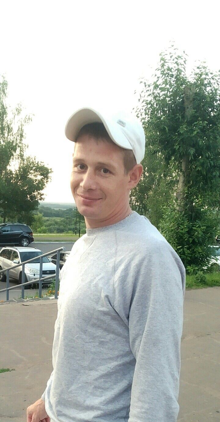  46530918  Aleksei, 37 ,    