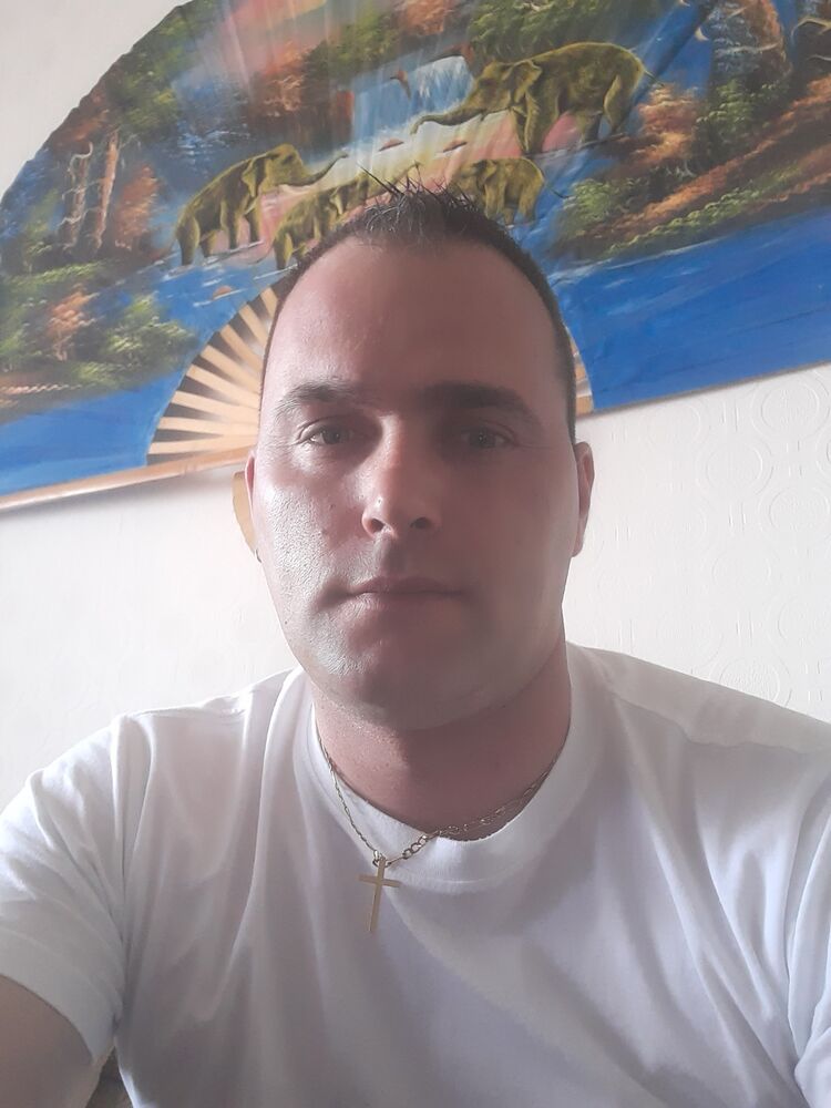  24167138  Aleksandur, 39 ,    