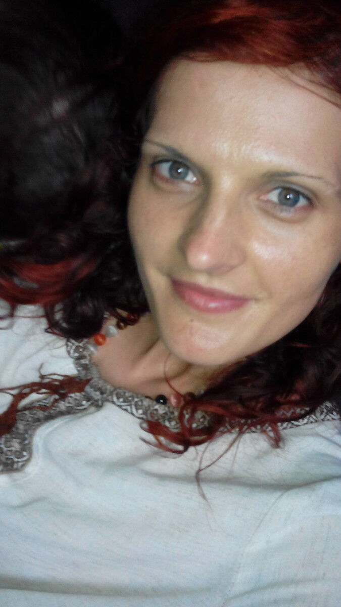  16319818  Julia, 37 ,    