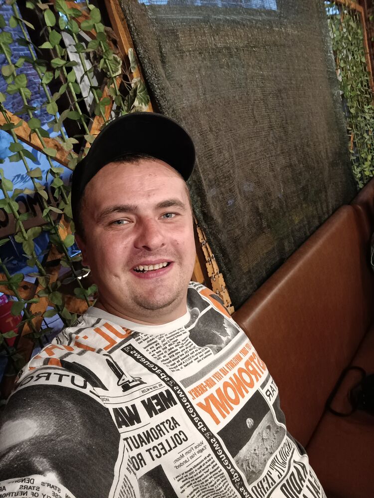  ,   Artem, 32 ,   ,   