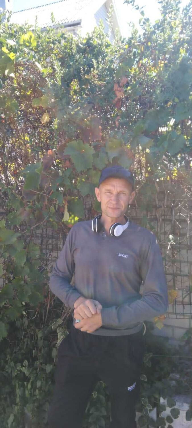  40410638  EVGENY, 47 ,    