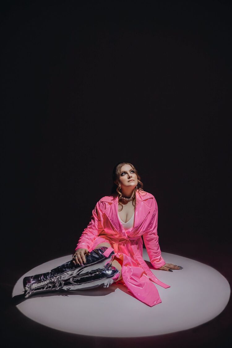  54384028  Viktoria, 31 ,    -