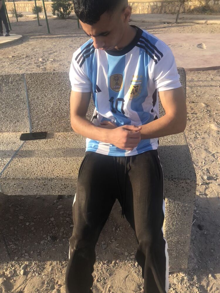  44142228  Yassin, 19 ,    