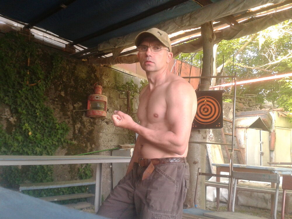  13386128  Viktor, 55 ,     