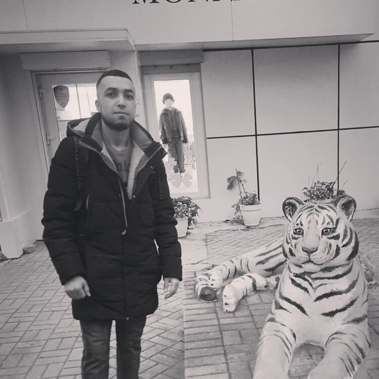  31862308  Umar, 27 ,    