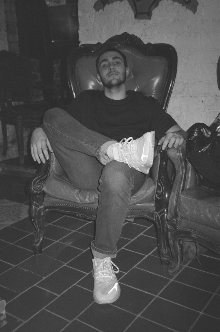  31083068  Ethan, 25 ,    