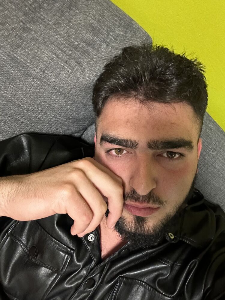  47384748  Ismail, 25 ,    Gliwice