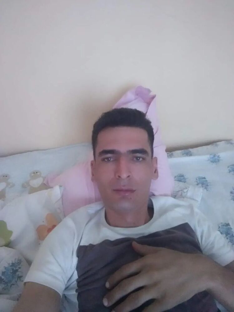  38651428  Artur, 39 ,    