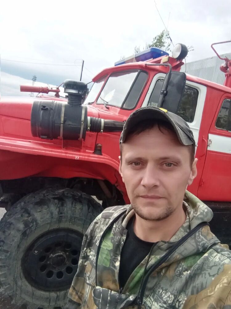  28151668  Nikolay, 35 ,    