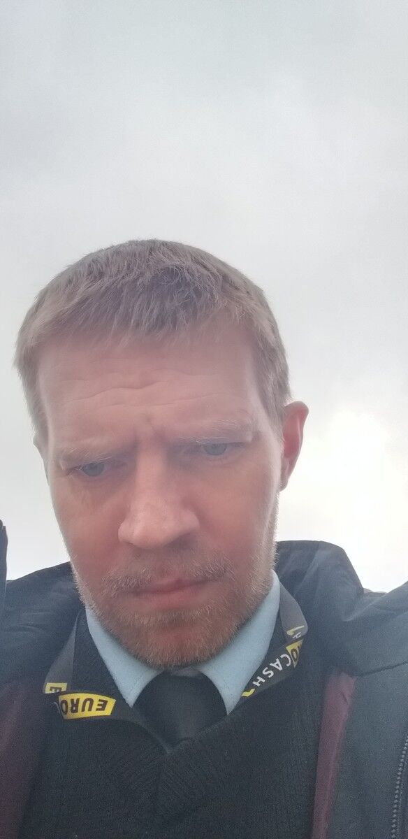  18962698  Romsn, 40 ,    