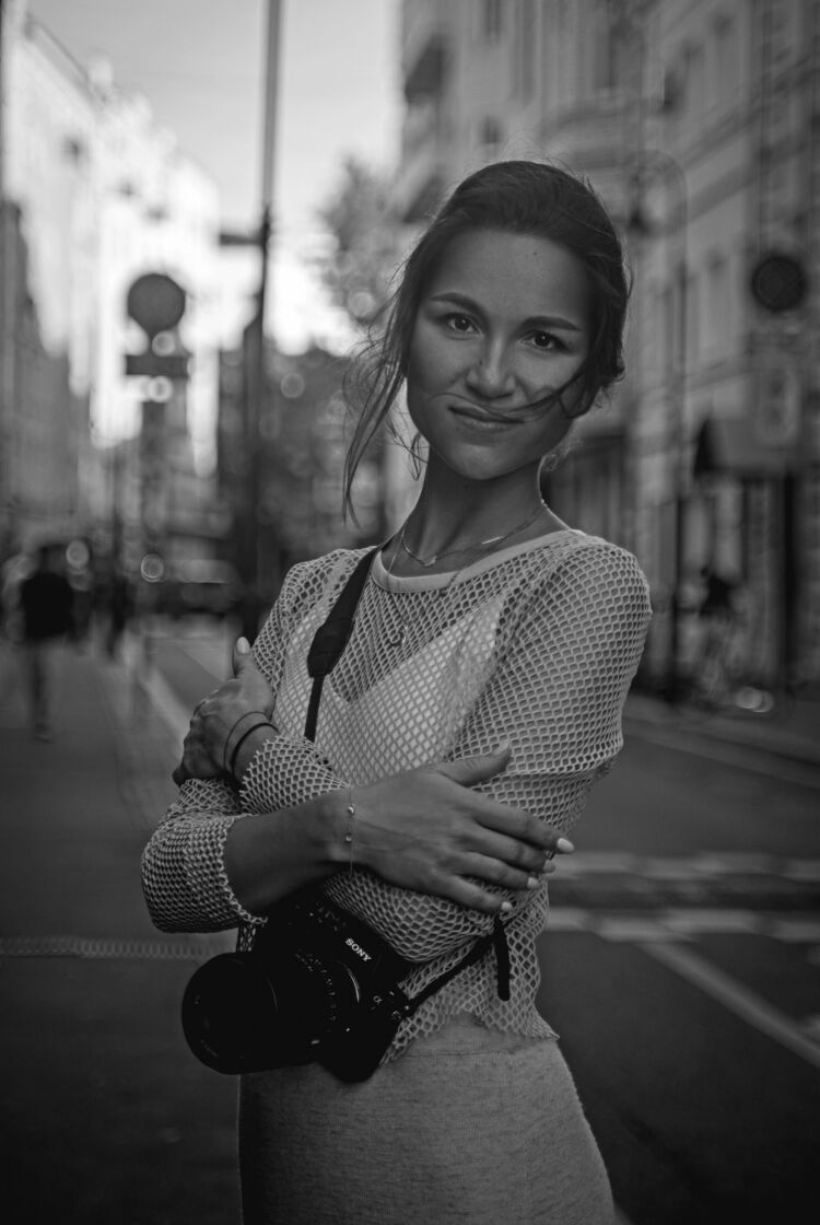  44278928  Ilona, 39 ,    