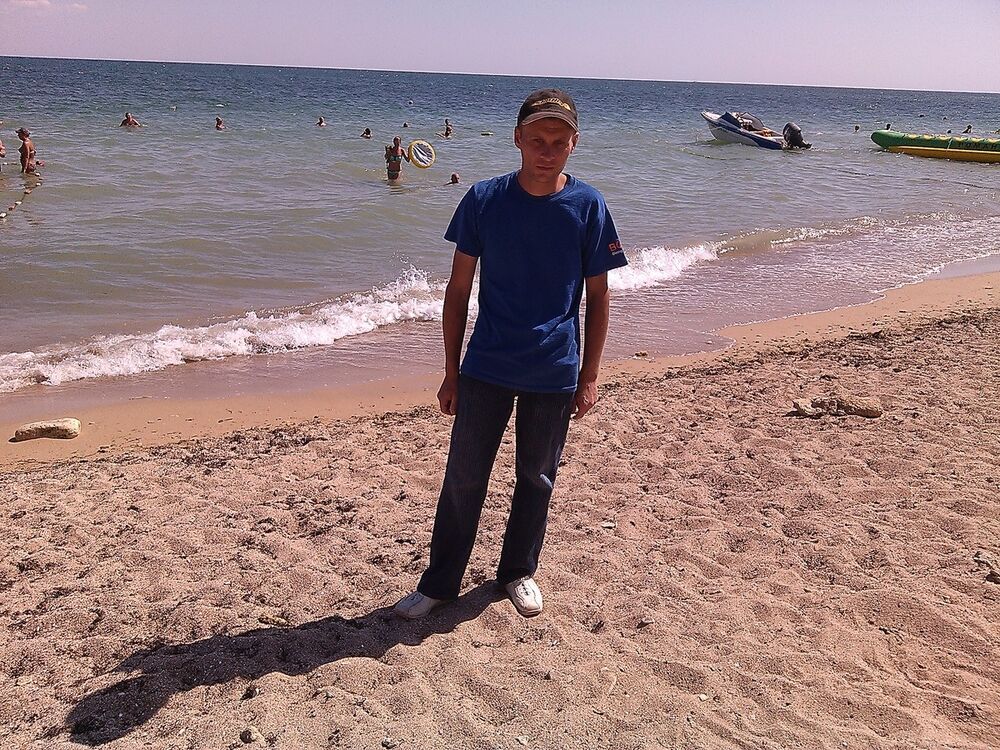  4688188  Dima, 44 ,    